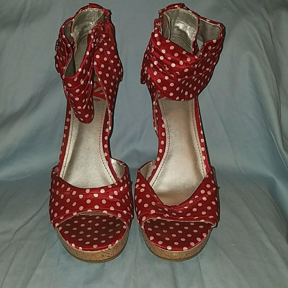 Fergalucious Rockabilly wedge size 7